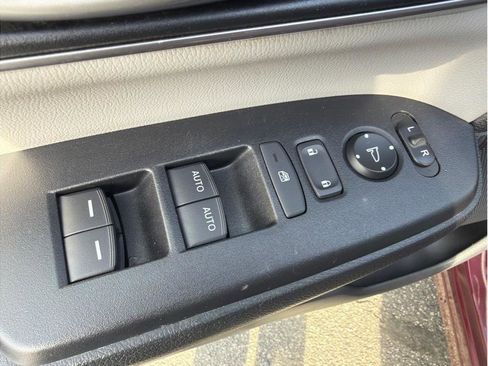 Used 2018 Honda CR-V Touring image 10