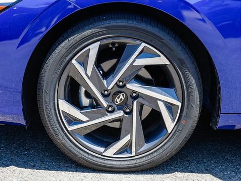 Certified 2025 Hyundai Elantra SEL FWD image 11