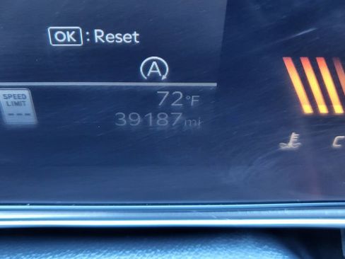 Used 2024 Kia Sorento S image 32