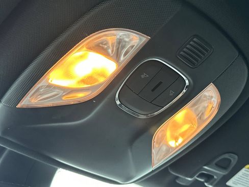 Used 2024 Jeep Compass Latitude image 23