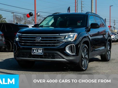 Used 2025 Volkswagen Atlas SE image 2