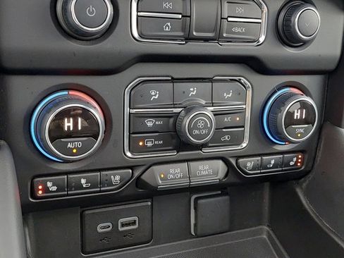 Used 2024 Chevrolet Suburban High Country image 50