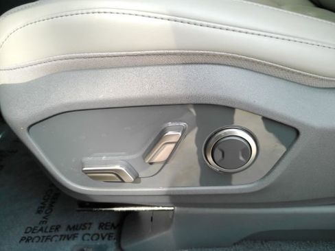 Used 2025 Kia EV9 Wind image 13