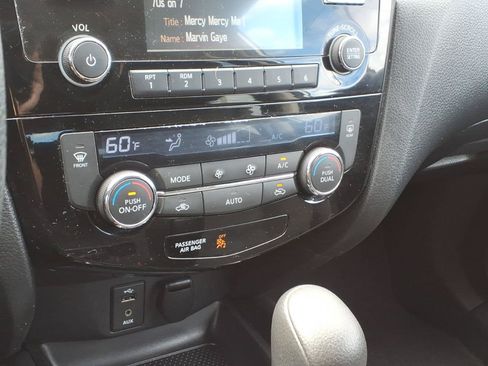 Used 2015 Nissan Rogue SV AWD/4WD image 18