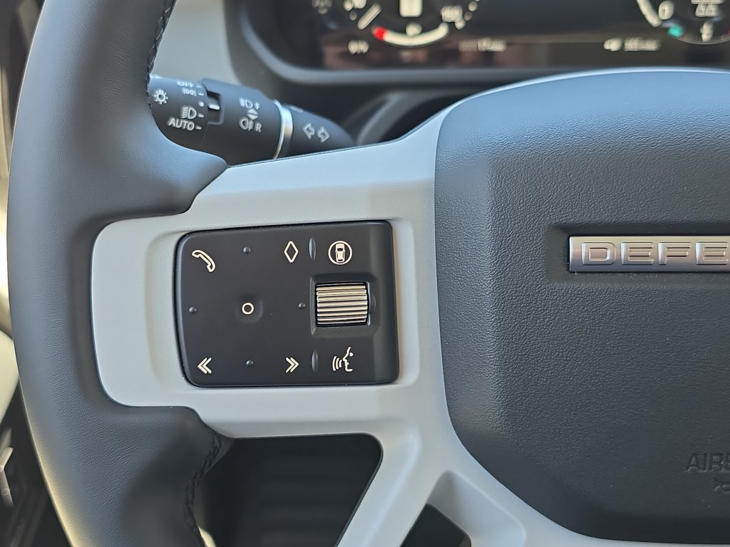 New 2026 Land Rover Defender 110 X-Dynamic SE AWD/4WD image 18