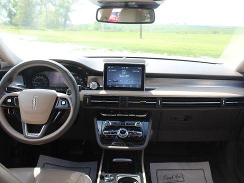 Used 2022 Lincoln Corsair AWD w/ Premium Package image 18
