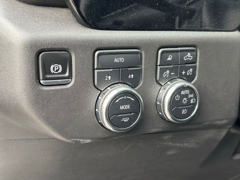 Used 2025 GMC Sierra 1500 SLT image 12