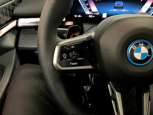 Used 2025 BMW i5 xDrive40 w/ Executive Package image 21