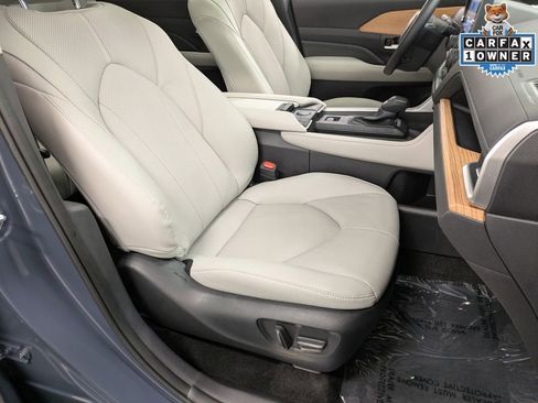 Used 2025 Toyota Grand Highlander AWD Hybrid image 29