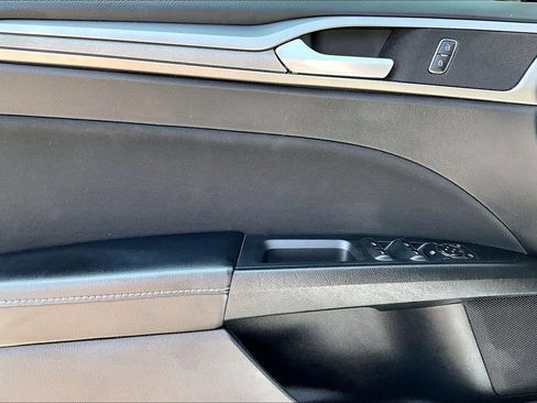 Used 2020 Ford Fusion SE FWD image 21