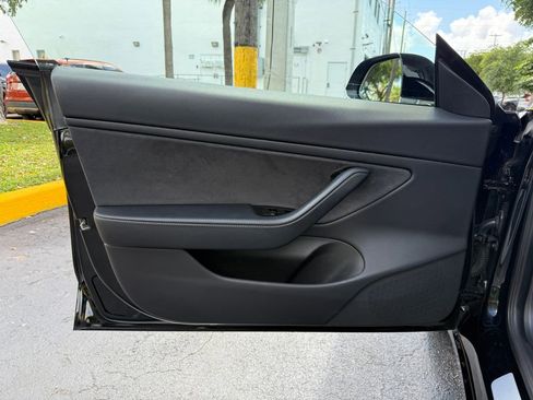 Used 2018 Tesla Model 3 Long Range RWD image 9