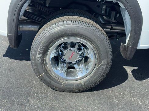 New 2026 GMC Sierra 3500 SLE image 4