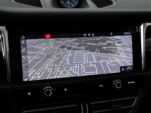 Certified 2026 Porsche Macan AWD/4WD image 19