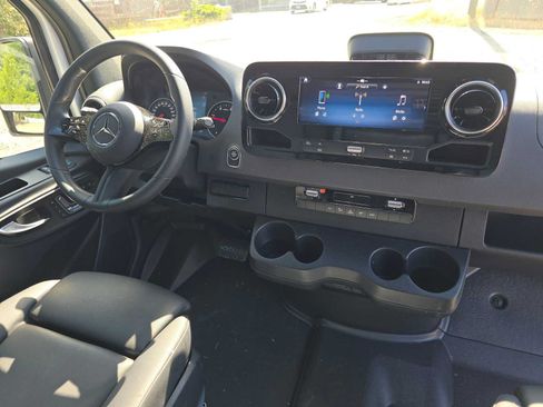Used 2026 Mercedes-Benz Sprinter 2500 image 12