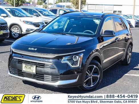 Used 2023 Kia Niro EX image 1