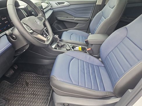 Used 2025 Volkswagen Taos SEL AWD/4WD image 31