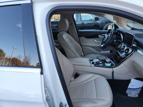 Used 2017 Mercedes-Benz GLC 300 4MATIC image 8