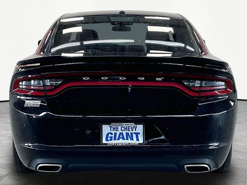 Used 2018 Dodge Charger SXT w/ Blacktop Package RWD image 6