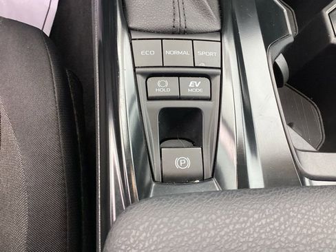 Used 2025 Toyota Camry LE image 29