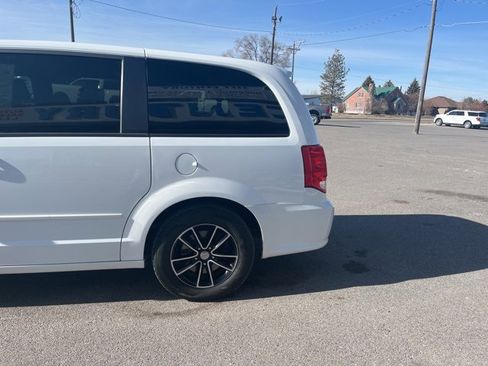 Used 2014 Dodge Grand Caravan SXT image 10