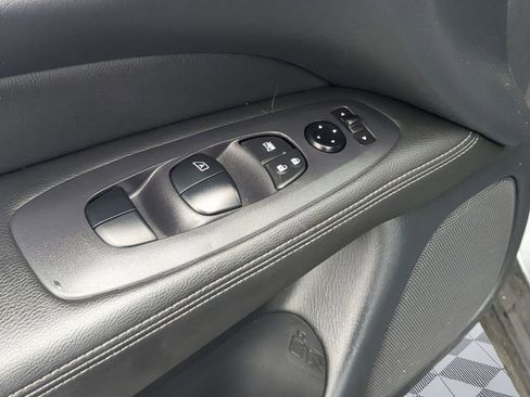 Used 2020 Nissan Pathfinder S FWD image 11