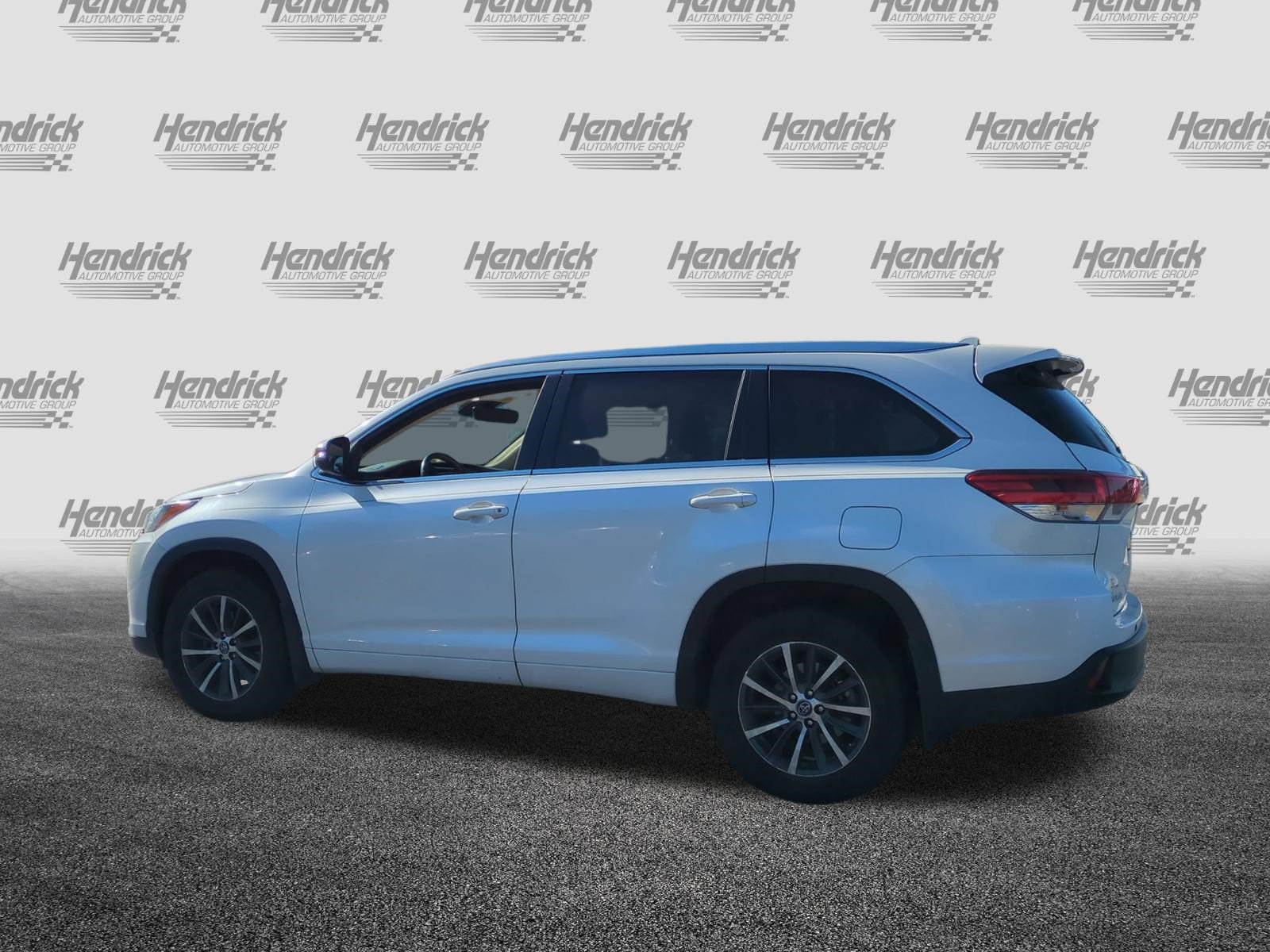 Used 2018 Toyota Highlander XLE AWD/4WD image 8
