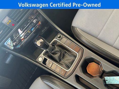 Used 2025 Volkswagen Jetta SE w/ Sunroof Package FWD image 28