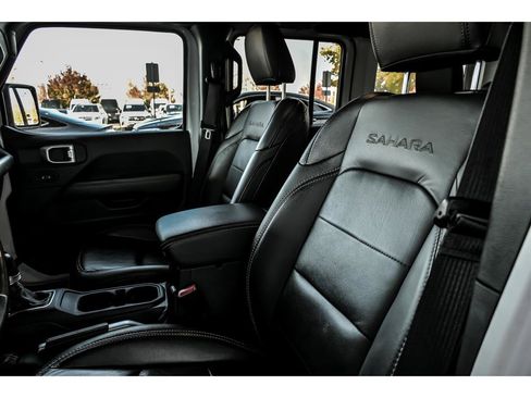 Used 2020 Jeep Wrangler Unlimited Sahara image 12
