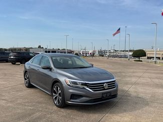 Used 2022 Volkswagen Passat 2.0T SE FWD video 1