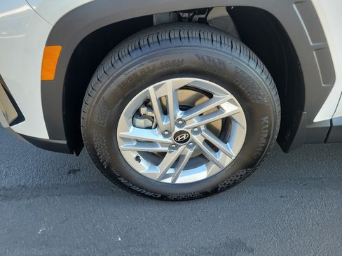 Certified 2025 Hyundai Tucson SE FWD image 31