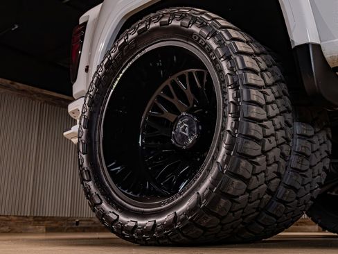 Used 2025 GMC Sierra 3500 Denali w/ Denali Reserve Package image 14