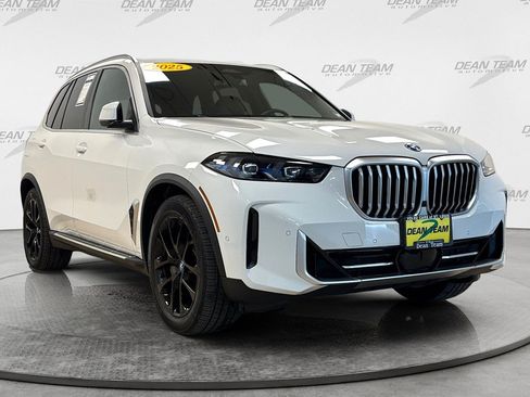 Used 2025 BMW X5 xDrive50e AWD/4WD image 3