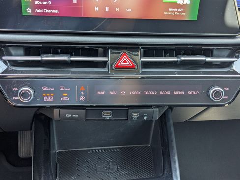Certified 2024 Kia Niro EX FWD image 21