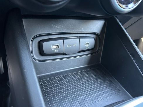 Used 2025 Hyundai Venue SEL FWD image 32