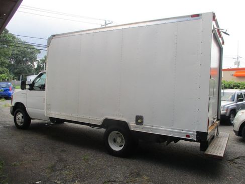 Used 2016 Ford E-350 and Econoline 350 Super Duty w/ Power Windows & Locks Group image 4