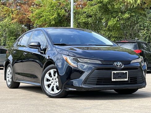 Used 2026 Toyota Corolla LE FWD image 2