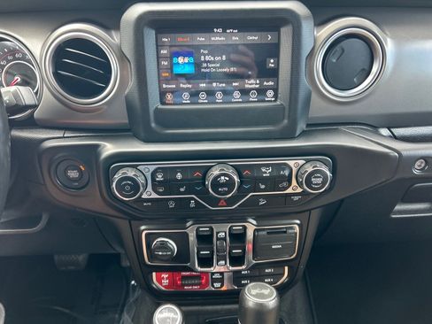 Used 2021 Jeep Wrangler Unlimited Rubicon w/ Cold Weather Group AWD/4WD image 28