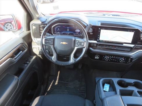 Used 2022 Chevrolet Silverado 1500 LT AWD/4WD image 14