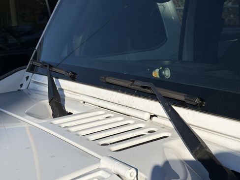 Used 2015 Jeep Wrangler Unlimited Sahara w/ Connectivity Group image 10