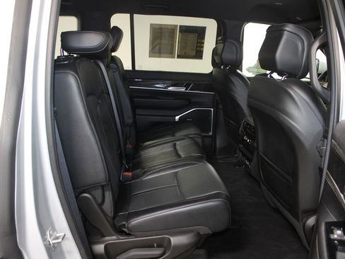 Used 2022 Jeep Wagoneer Series II image 32