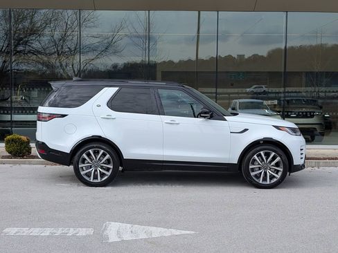 New 2026 Land Rover Discovery Dynamic SE image 8