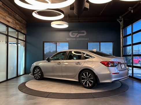 Used 2022 Honda Civic EX image 5