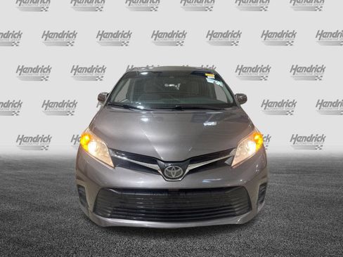 Used 2018 Toyota Sienna LE FWD image 38