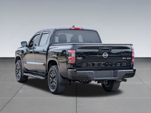 Used 2022 Nissan Frontier SV AWD/4WD image 3