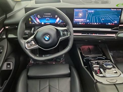 Used 2025 BMW 530i RWD image 37