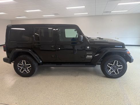 Used 2024 Jeep Wrangler Unlimited Sahara w/ Dual Top Group AWD/4WD image 5