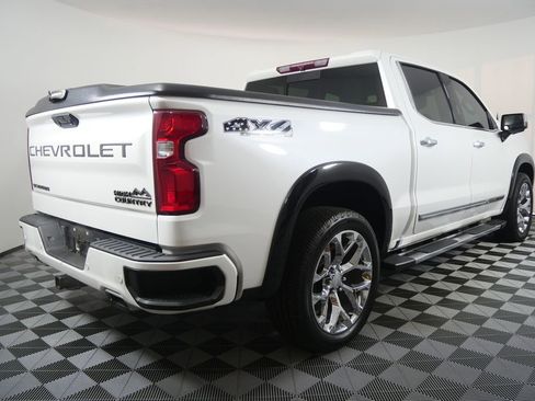 Used 2022 Chevrolet Silverado 1500 High Country w/ Z71 Off-Road Package image 3