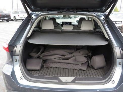 Used 2022 Toyota Venza LE image 26