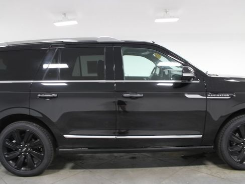 Used 2022 Lincoln Navigator Reserve AWD/4WD image 11