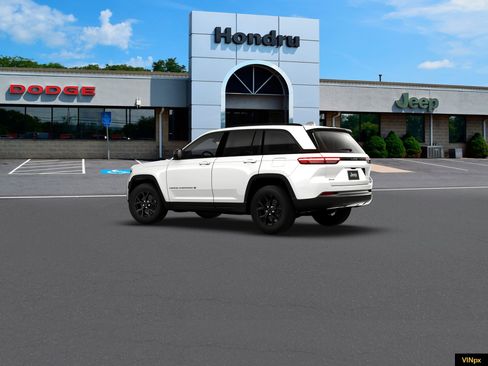 New 2026 Jeep Grand Cherokee Altitude image 4